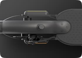 Парень с девушкой катаются на стильных электросамокатах