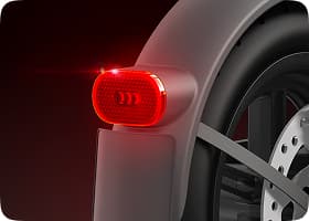 Парень с девушкой катаются на стильных электросамокатах